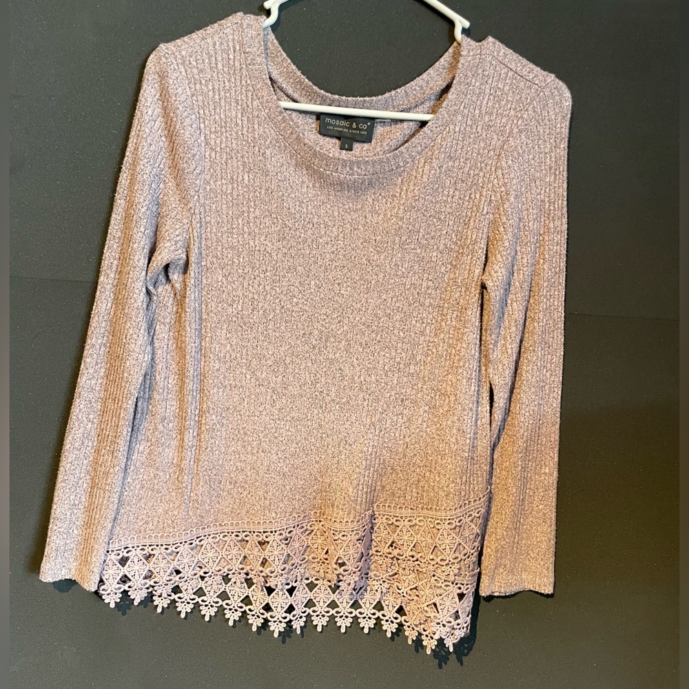 Mosaic & Co light weight women’s sweater.